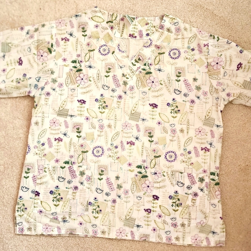 UA Scrubs. Scrub top. Medium